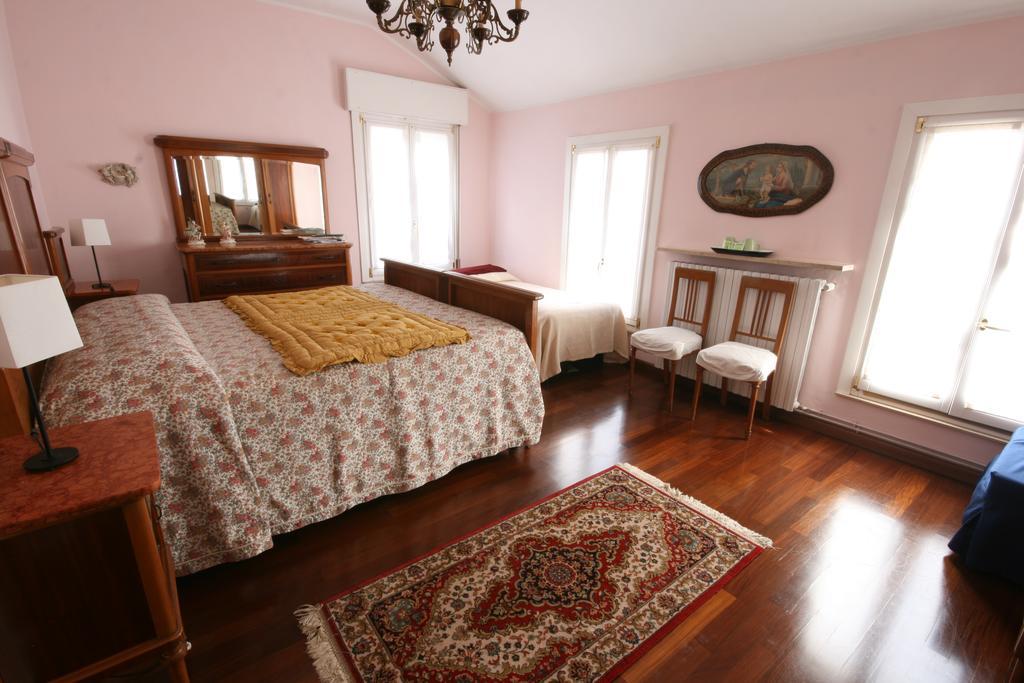 Corte Posta B&B - Parcheggio E Bagno In Camera Мантуя Номер фото