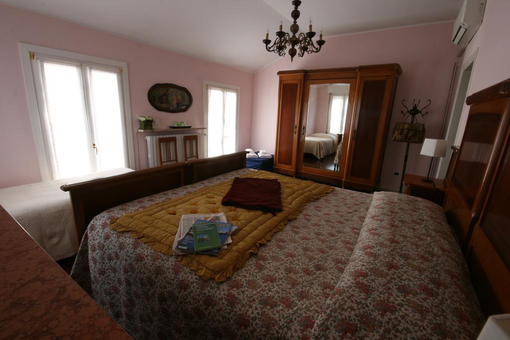 Corte Posta B&B - Parcheggio E Bagno In Camera Мантуя Номер фото